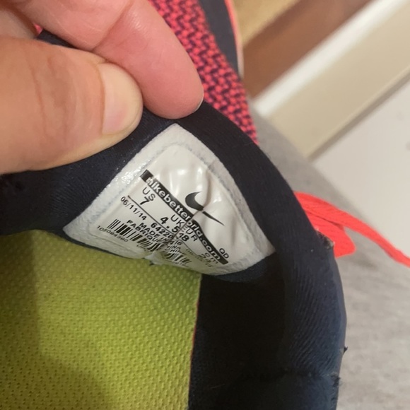 NIKE Free Running Sneakers For Women Size 7 In Very Good Condition - Picture 6 of 7